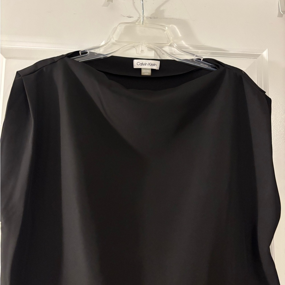 Calvin Klein size large - Picture 2 of 4